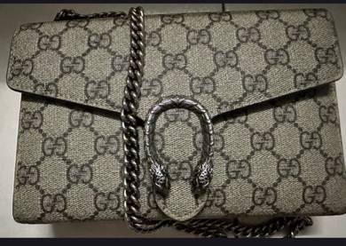 Gucci wallet on online chain sale