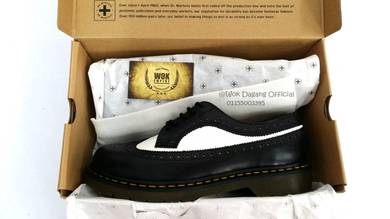 Dr Martens Wingtip 5 Eye Black White Original