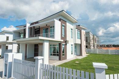 Putrajaya [Owner Bankrupt] 40x80 Corner House, Monthly 1900, 0% Deposi