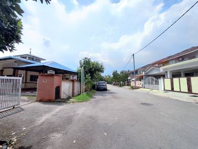 Taman Puncak Utama Kajang Serdang Putrajaya lokasi DEPAN SURAU