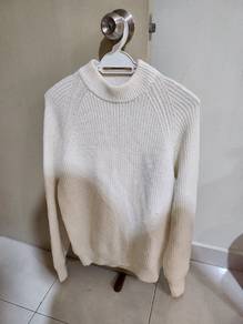 Uniqlo white sweater pullover