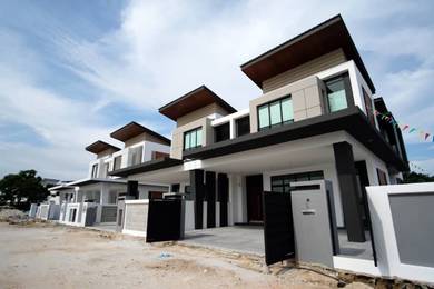 [Nilai] Last Freehold, 35x80 Rumah Semi D Besar, Bulanan RM1900 PM!!!!