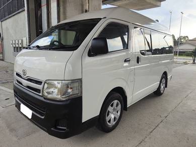 2013 toyota hiace store commuter