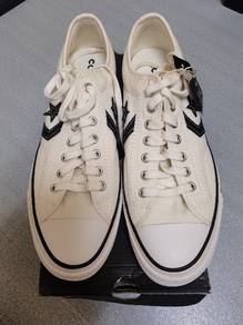 Kasut hotsell converse cream