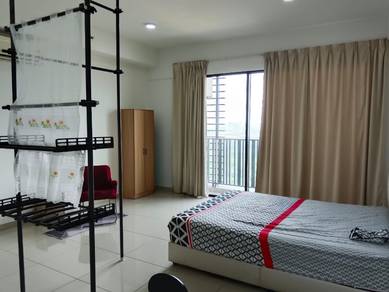 Fully furnished studio with full facilities and short walk to Mall