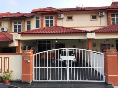Double storey house with kitchen cabinet to let Taman Bukit Galena