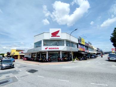 Jaya Petaling Utama Shop Office New Paint Near Main Road Kesas Highway