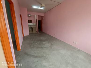 Sri Dahlia puchong apartment 2 second floor House 750 only