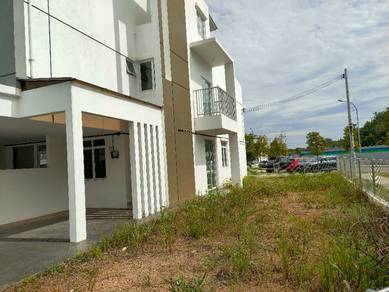Townhouse Corner lot below market Platinum Residence Dengkil selangor