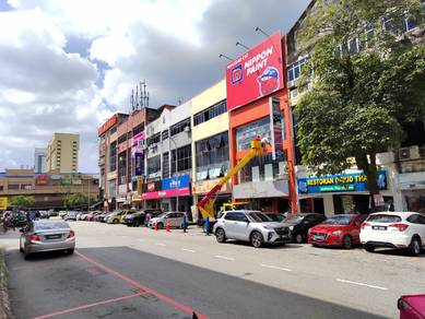 Hot Shah Alam Seksyen 9 shop near Plaza , Concorde, Bank,school,mosque