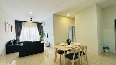 Room Rental with Living Room Platinum OUG Condo BlocK B Facing Kesas