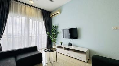 Room Rental with Living Room Platinum OUG Condo BlocK B Facing Kesas