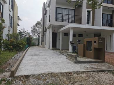 YTL Lake Edge Puchong Super link Extra Land - Limited N-lot