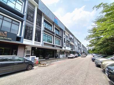 Bandar Bukit Puchong utama Ground Floor Shop Face Main Road near Lotus