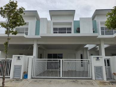 Fully furnished 2 storey house with kitchen cabinet for hot rent