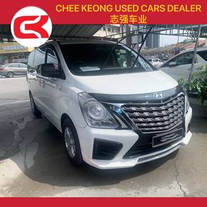 Hyundai GRAND STAREX 2.5 ROYALE PREMIUM (A)