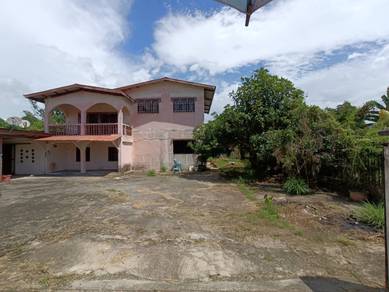 Rumah Banglo dan Tanah Kinarut