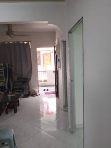 Third floor flat in tmn sri serdang for sale