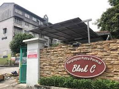 Renovated ⭐️ Apartment Putra Permai C Equine ( 905sf ) near MRT 2