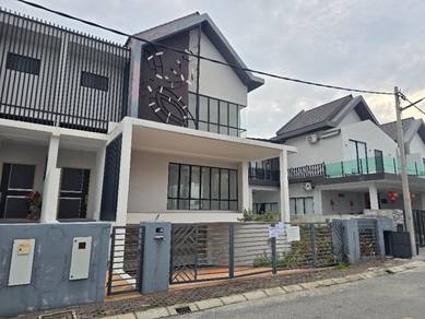 Three Storey Semi-D House At Panorama Lapangan Perdana, Ipoh, Perak.