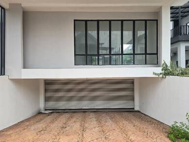 Three Storey Semi-D House At Panorama Lapangan Perdana, Ipoh, Perak.