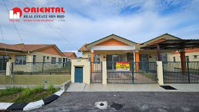 Semi D Cluster 4 bilik Tidur Depan Padang Di Bandar Baru Segari Lumut