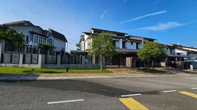 2sty Saffron End Corner, Dual Frontage Special D3 type [Facing Park]