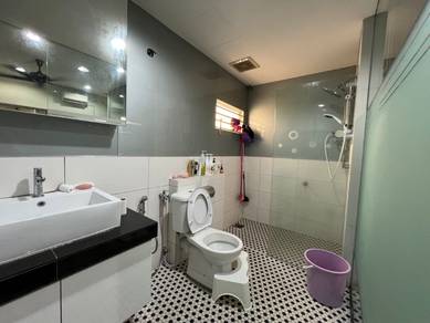 Taman Amansiara Townhouse Selayang Batu Caves Upper floor unit 顶楼的单位)