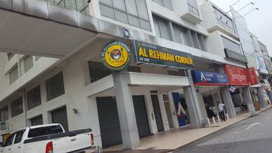 Corner shop. Walking distance Banks &amp; Malls. Below market. Tenanted