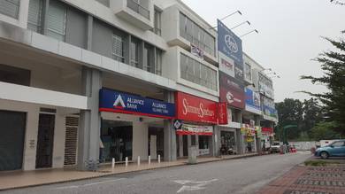 Corner shop. Walking distance Banks &amp; Malls. Below market. Tenanted