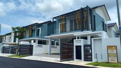 Putrajaya (Owner Pindah)Gaji 4K get 100% Loan 36x75 Corner 25ft Land
