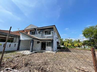 BIG CORNER !! 2 Storey Semi D Cluster Putra Perdana Puchong for Sale