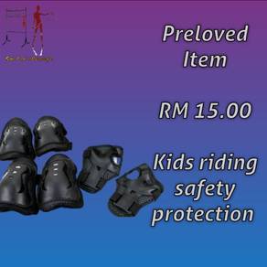 Aksesori Keselamatan Budak Terpakai