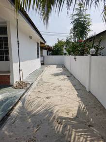 Single storey intermediate end lot with extra land ( bdr tasek mutiara
