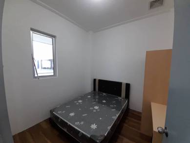 VERY NEAR CIQ WINDOWS MEDIUM ROOM ( Stulang Laut )