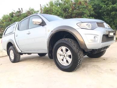 Mitsubishi TRITON 2.5VGT 4WD(M)LUXURY SPEC/CANOPY