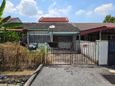 Banting: Renovated 1.5 Storey Terrace Taman Seri Telok Datok Banting