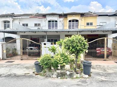 Renovated Extended Double Storey Taman Puncak Jalil Seri Kembangan.