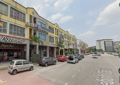 3 storey ShopLot for Sale at Klang Near Goldcourse hotel/ Pizza hut