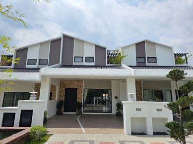 Luxury Superlink House With Spacious Balcony Nearby Ipoh City Center