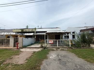Tmn Golf Single Storey Semi-D