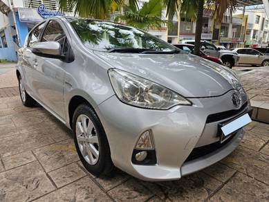 Toyota PRIUS C 1.5 (HYBRID) (A) Loan kedai 2K