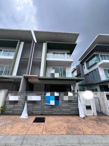 Modern Design Semi-D, Facing South No Occupied Before