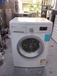 Electrolux front load washing machine washer 7k.g