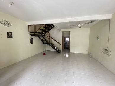 [2 Storey house] at PUJ1, Taman Puncak Jalil, Seri Kembangan
