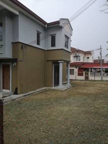Corner double story house in tmn bukit emas serdang for sale