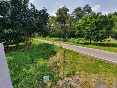 Tanah Dusun ada Sungai Tepi Jalan Batu 22 Sungai Lui Hulu Langat