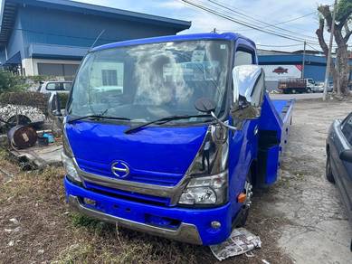 Hino XZU710 - car carrier