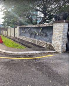 The Ryegates, Jalan Lapangan Terbang