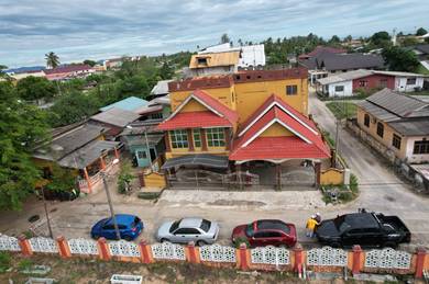 SEBUAH RUMAH BANGLO DUA TINGKAT UTK di jual